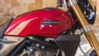 Eine Detailaufnahme des Tankes der Fantic Caballero 700