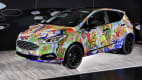 Ein bunt bemalter Ford Fiesta