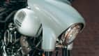 Ein Close up der Harley Davidson Sport Glide des Scheinwerfers