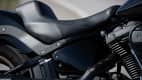 Nahaufnahme vom Sitz der Harley Davidson Low Rider S