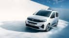 Frontansicht eines stehenden Opel Combo Electric