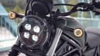 Detailaufnahme des Scheinwerfers der Honda CL500