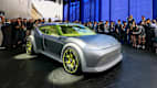 Front und Seitenansicht eines stehenden Hyundai Concept Three