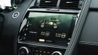 Display des Jaguar E-Pace