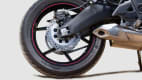 Detailaufnahme Kawasaki Versys 650 Hinterrad und Auspuff