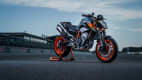 Aufnahme der stehenden KTM 890 Duke R