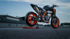 Rückansicht der KTM 890 Duke R