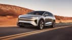 Frontalaufnahme des Elektro SUV Lucid Gravity