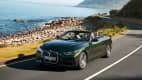 Frontansicht eines fahrenden 4er BMW