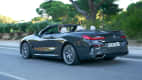 Heck- und Seitenansicht eines 8er BMW