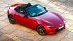 Ein roter Mazda MX 5 der vierten Generation