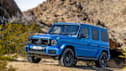 Ein blauer Mercedes EQG steht in einer Felsigen Landschaft