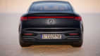 Heckansicht eines Mercedes EQS