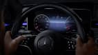 Display hinter dem Lenkrad der neuen Mercedes S-Klasse