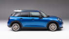 Seitenansicht eines stehenden Mini Cooper