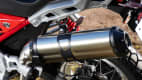 Detailaufnahme des Auspuffes der Moto Guzzi V85 TT