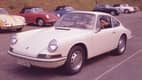 Porsche 911 fahrend auf der Straße