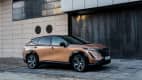 Das Elektroauto Nissan Ariya, stehend von der Seite aufgenommen