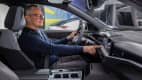 ADAC Redakteur Jochen Wieler am Steuer des Opel Grandland