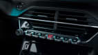 Detailaufnahme der Bedienelemente des Peugot E 208