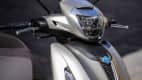 Lenker und Scheinwerfer des Rollers Piaggio Beverly 300