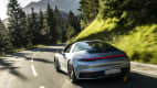 Rückansicht eines fahrenden Porsche 911er Targa 4