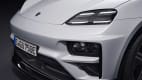 Ein Teil der Front des  Porsche Macan E Turbo