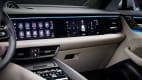 Das Cockpit auf der Beifahrerseite des  Porsche Macan E Turbo