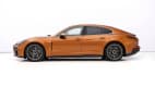 Seitenansicht eines stehenden Porsche Panamera