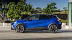 Seitenansicht eines stehenden Renault Captur 160 Mildhybrid nach Facelift