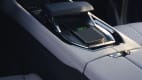 Detailaufname der Smartphone Ladestation im Renault Espace