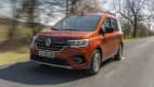 Frontansicht eines fahrenden Renault Kangoo