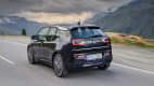 BMW i3 fahrend auf der Straße