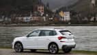 Heck und Seitenansicht eines stehenden Skoda Kamiq nach Facelift