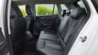 Rueckbank eines weissen Skoda Kamiq