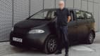 ADAC Redakteur vor dem Sono Motors Sion