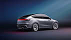 Heck und Seitenansicht eines stehenden Tesla Model Y