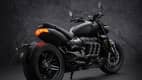 Aufnahme der Triumph Rocket 3R mit Heckansicht