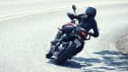Heckansicht einer fahrenden Triumph Tiger Sport 660