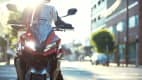 Frontansicht und Nahaufnahme der Scheinwerfer einer Triumph Tiger Sport 660
