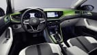 Das Cockpit des VW Taigo in grün