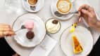 Kaffee und Torten im Cafe Demel in Wien
