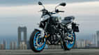 Front und Seitenansicht einer stehenden Yamaha MT 07