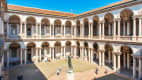 Der Innenhof der Pinacoteca di Brera mit einer Napolean Statue in Mailand