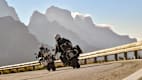 Motorradfahrer auf einer Alpenstrasse