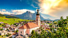 Blick auf die Ortschaft Kastelruth in Südtirol