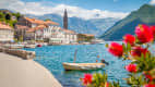 Schöner Blick auf die historische Altstadt von Perast in Montenegro