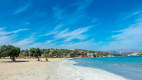 Schöner goldener Strand bei Cesme in der Türkei