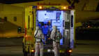 Ein Ambulanzflieger auf dem Flughafen in Hamburg, Covid Patienten werden transprotiert.