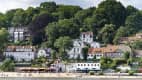 Noble Villen an Hamburgs Elbchause und Elbstrand